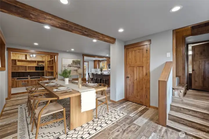 Virtually staged Dining