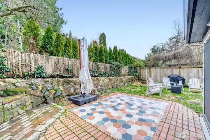 Umbrella included for your summertime activities.