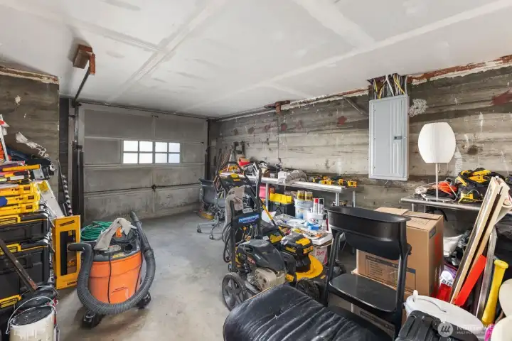 One car garage