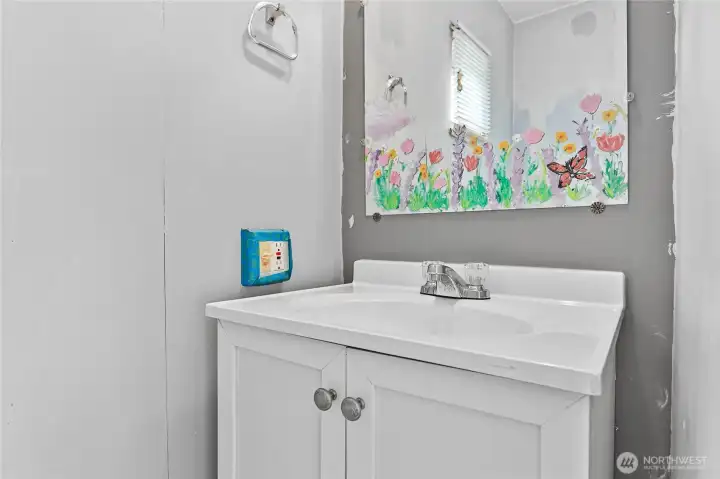 Primary bedroom bathroom.