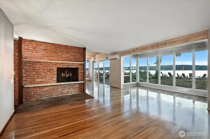 Living room without staging.