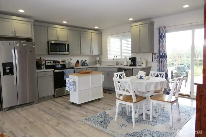 Between the recessed lighting and sun drenched windows enjoy every inch of the kitchen/dining area!
