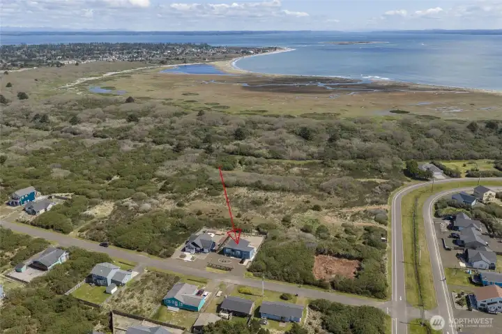 Aerial nview of the bay where you can take advantage of the Community Club pools, sauna, basketball court and cafe!