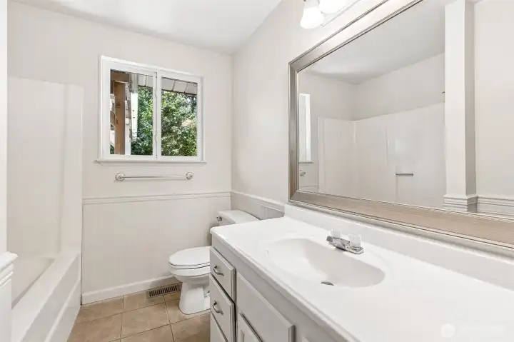 upstairs full bathroom