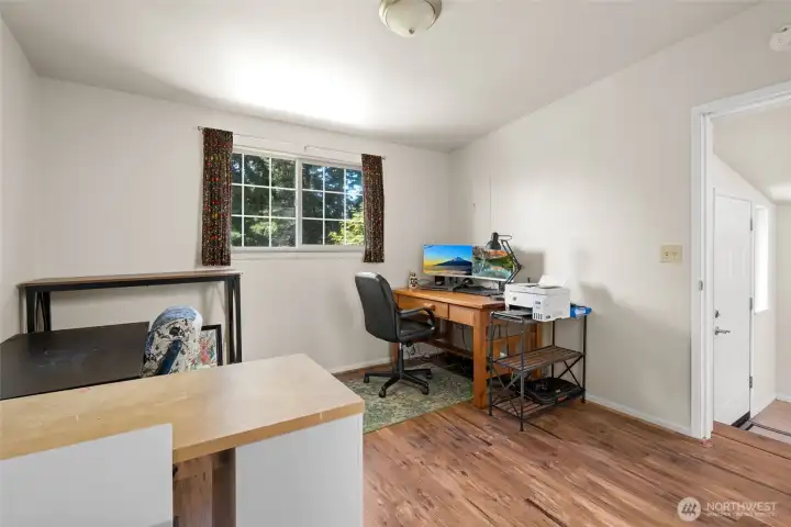 This Versatile Room Could Be an Office or a Bedroom This Versatile Room Could Be an Office or a Bedroom