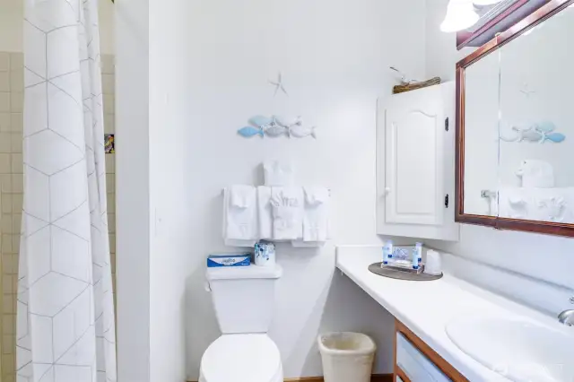 Studio bath w/shower.