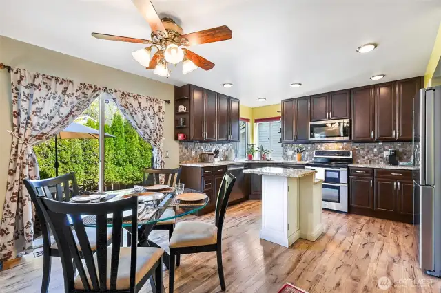 Dining Area & Kitchen