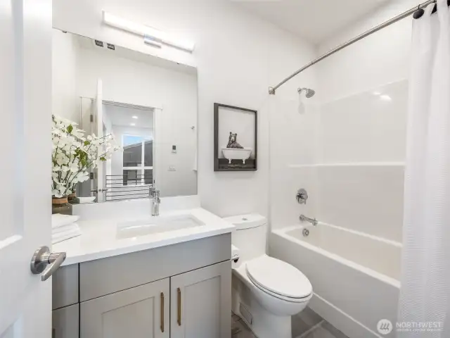 Upstairs full bathroom