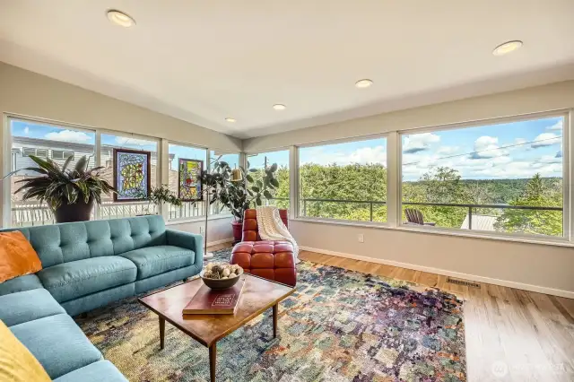 Wrap around newer Andersen Windows to watch bald eagles and heron over the lake