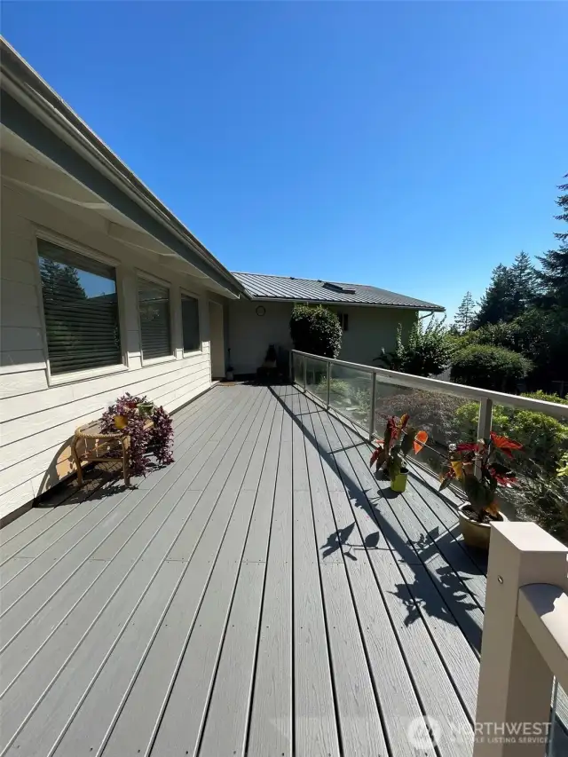 Deck to front entrance