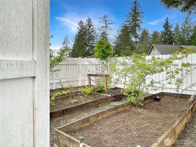 vinyl fencing, secluded garden area.