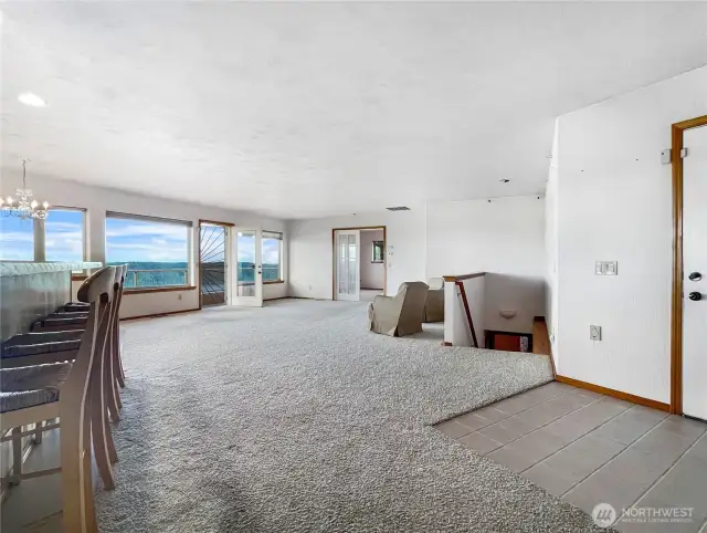 Entrance/living room/Kitchen Bar