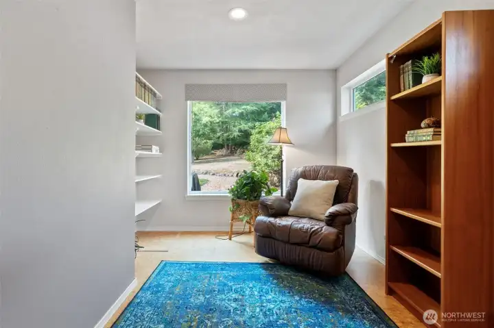 Perfect reading nook with large view window to the yard.