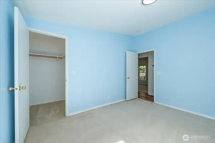 with a walk in closet