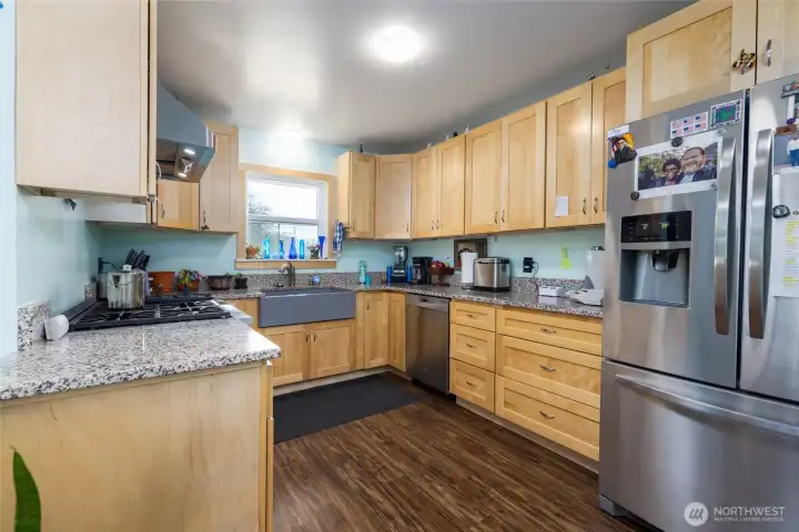 Plenty of storage and counter space in this kitchen!