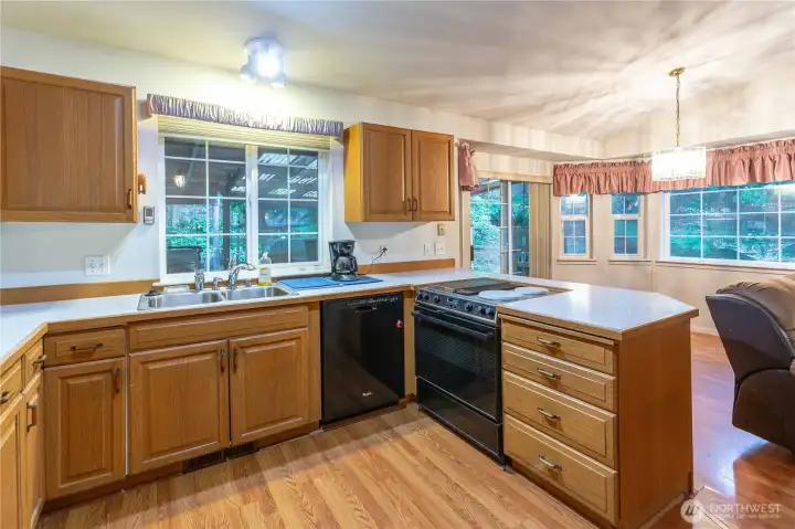 Large well laid out kitchen makes cooking easy
