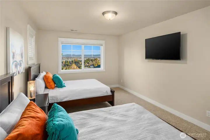 4th of 5 secondary bedrooms