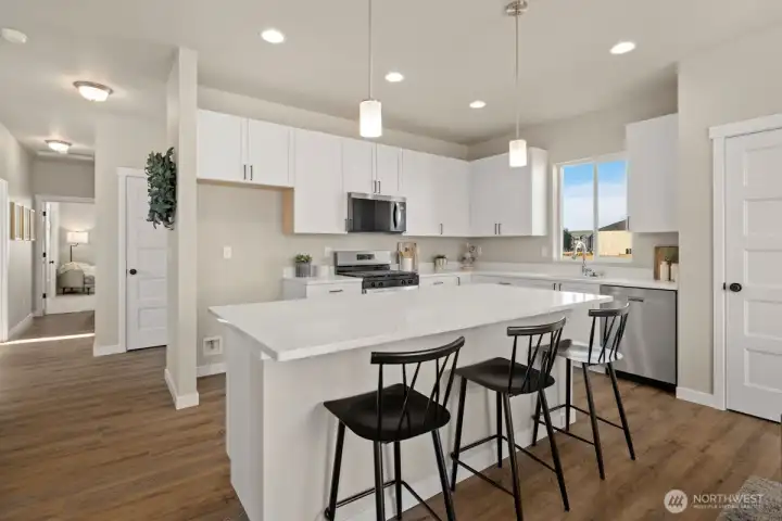 Photographs are for illustrative purposes only. Features, finishes, interior/exterior colors, landscaping and floorplan shown may vary from actual homes built