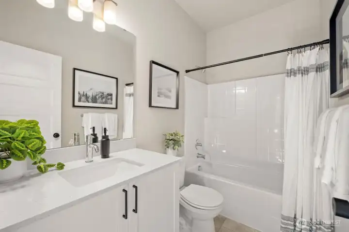 Photographs are for illustrative purposes only. Features, finishes, interior/exterior colors, landscaping and floorplan shown may vary from actual homes built