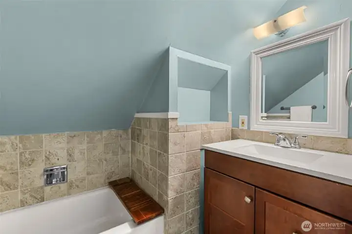 2nd floor Full Bath