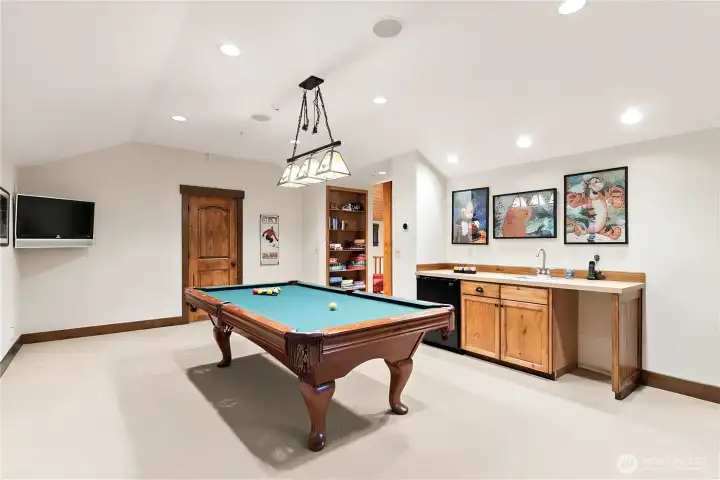 Spacious rec room with a convenient kitchenette