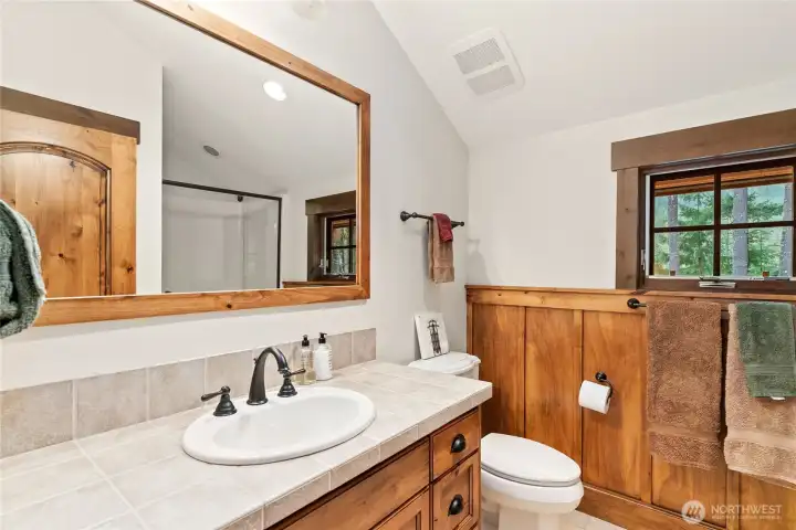 Full bathroom - Upper level
