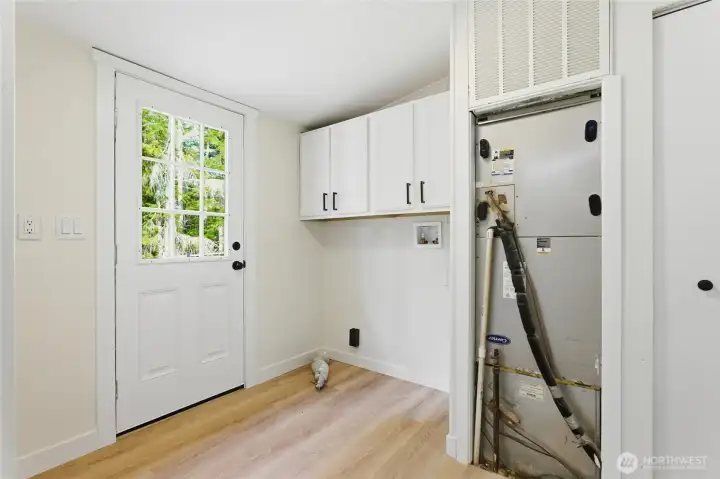 Utility Room with access to the backyard