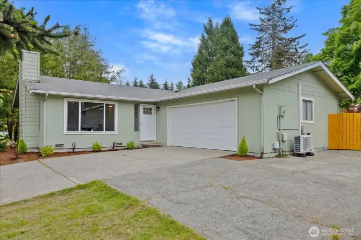 Mill Creek rambler on a spacious lot