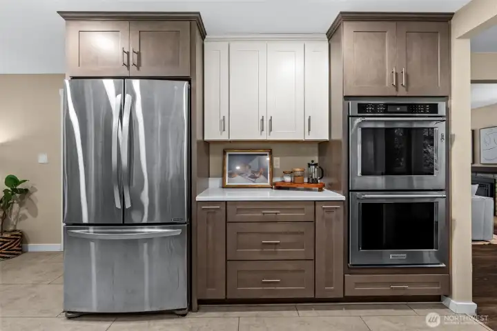 Updated kitchen with double oven