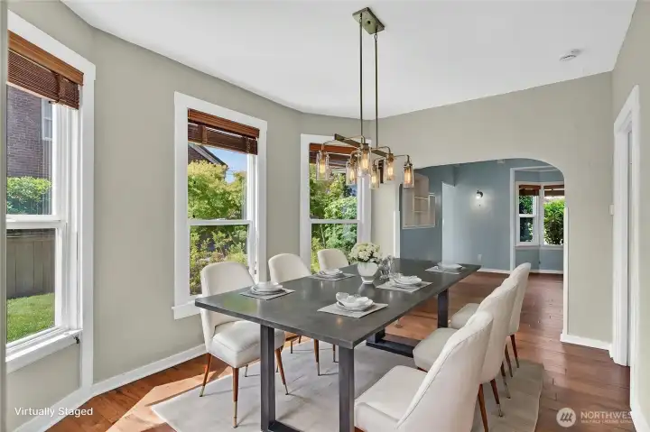 From the living room you enter the dining room. From the living room you enter the dining room.