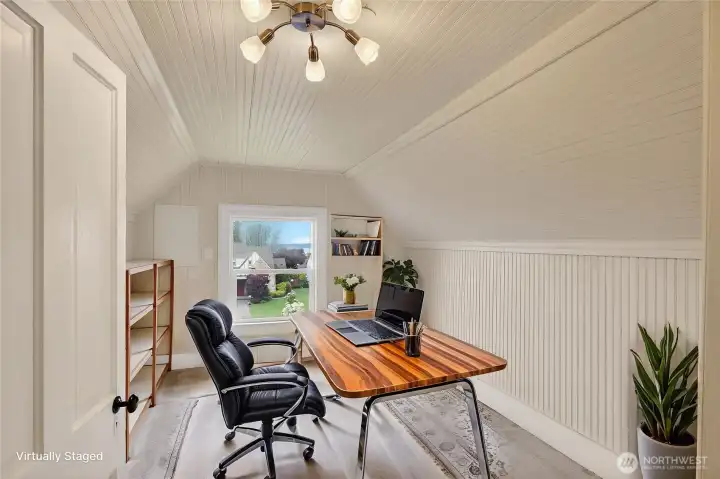 Level 3: West facing bedroom would make a great craft room or office space! Level 3: West facing bedroom would make a great craft room or office space!