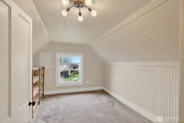 West facing bedroom! West facing bedroom!