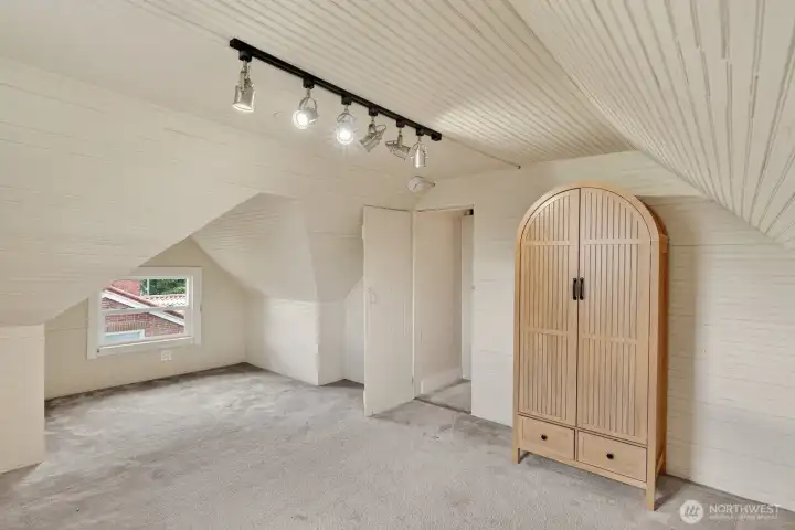 Virtually staged, this space would make a great bonus/play room! Virtually staged, this space would make a great bonus/play room!