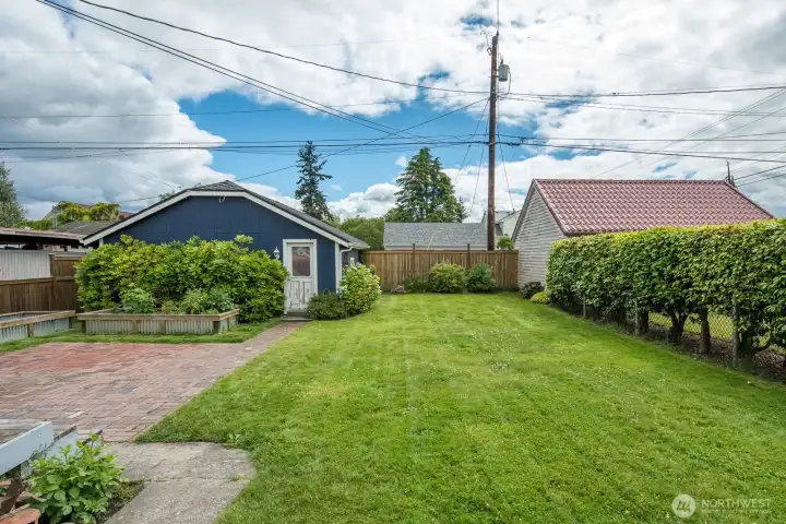 Fully fence backyard is spacious and provides privacy. Fully fence backyard is spacious and provides privacy.