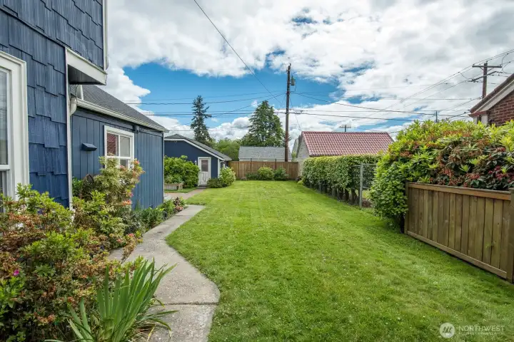 Side yard leading from front yard. Side yard leading from front yard.