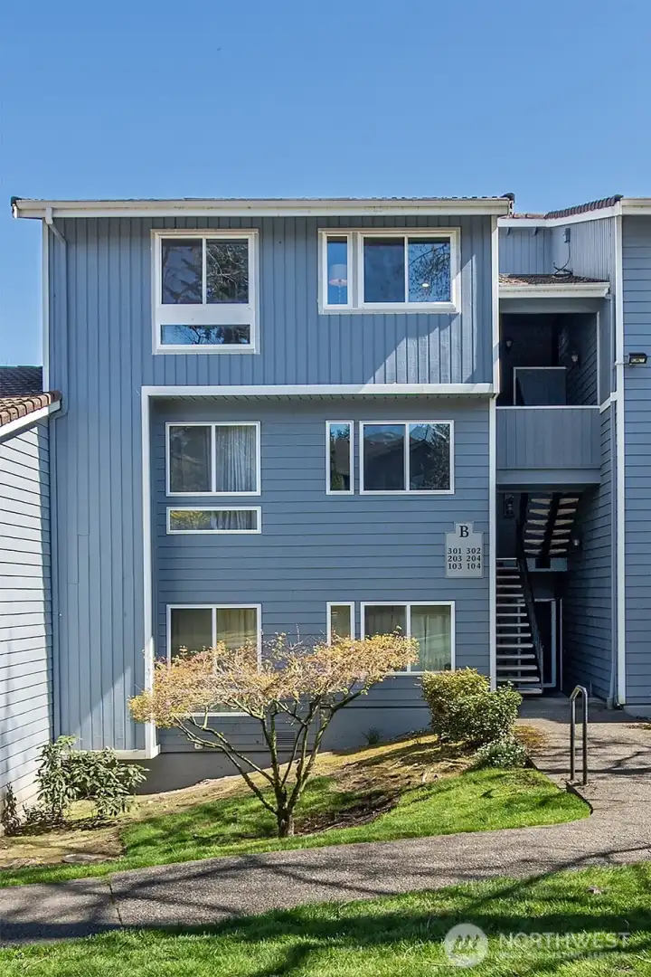 Top Floor End Unit! Top Floor End Unit!