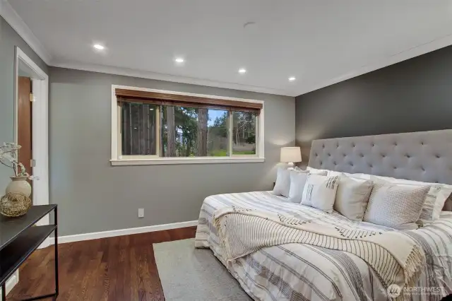 All of the bedroom floors were refinished in 2017 (original oak, from when the home was built).