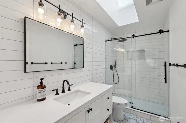 Upstairs second Bathroom