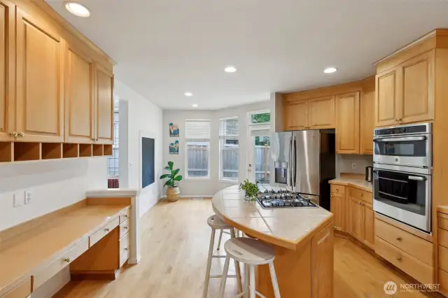 Spacious open Kitchen with island