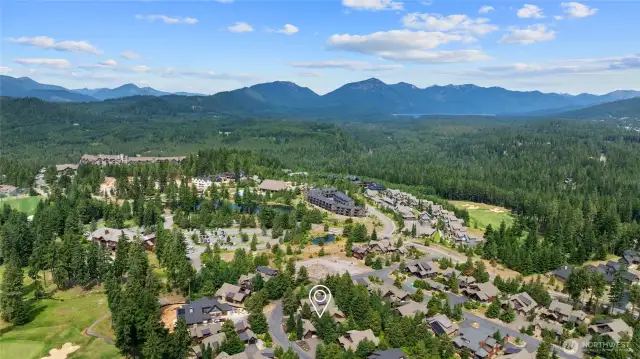 221 Cake Box Lane is walking distance to EVERYTHING that Suncadia has to offer.