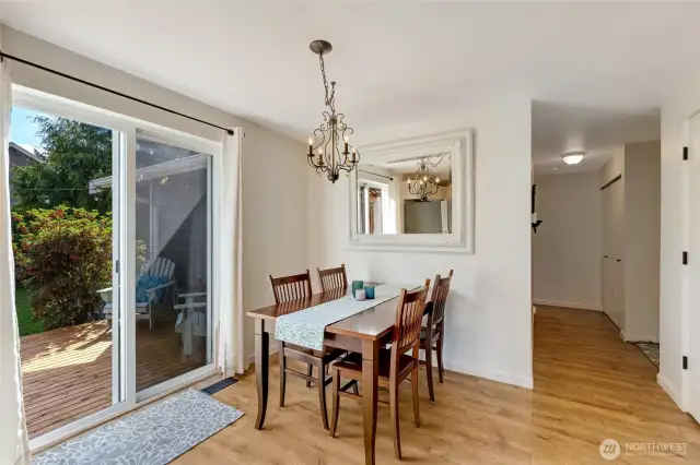 Enjoy sunny mornings in the dining room!