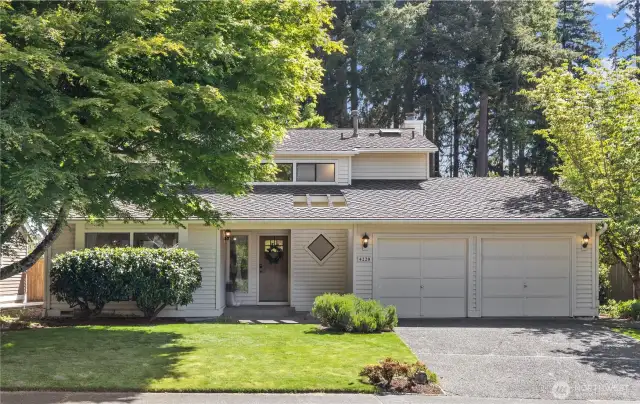 Great curb appeal with well-manicured landscaping