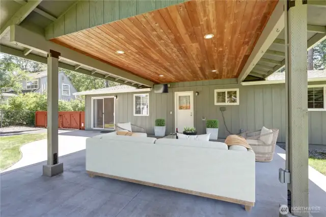 Great place to relax and spend the afternoon, perfect for entertaining.  Virtually Staged