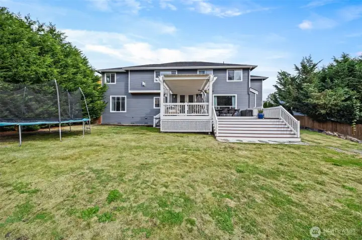Extra large backyard!