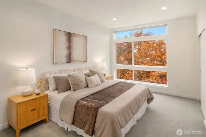 Private 3rd floor primary with en suite.