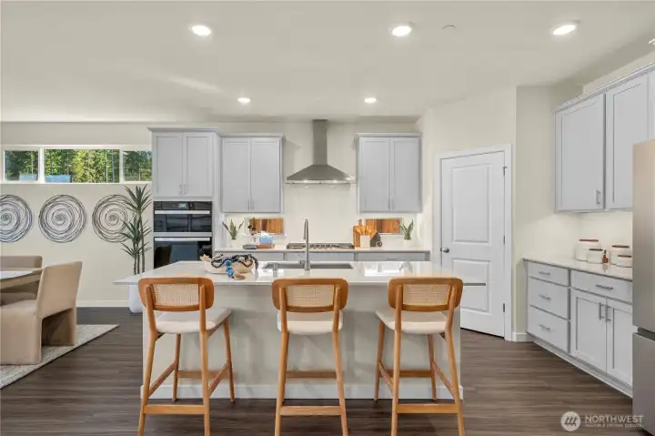 Disclaimer Secondary photos of same floor plan on different lot in different community: Photos are from another Aurora, finishes, upgrades, and features may vary.