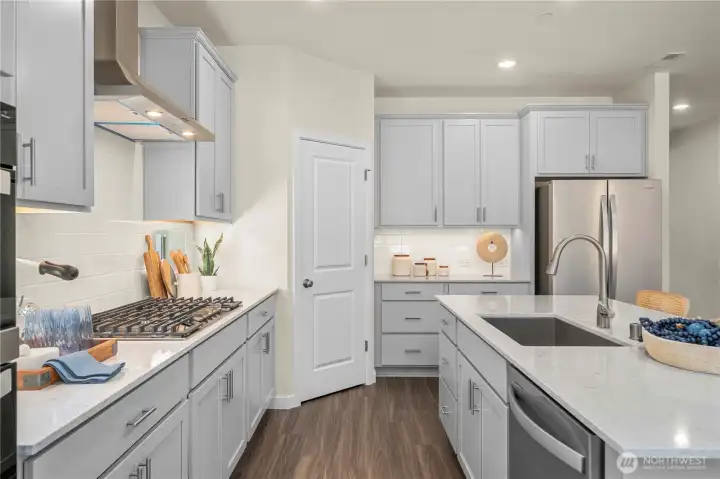 Disclaimer Secondary photos of same floor plan on different lot in different community: Photos are from another Aurora, finishes, upgrades, and features may vary.