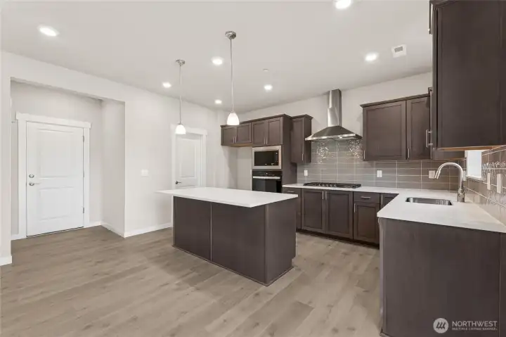 Quartz countertops. Pictures are for representational purposes only, colors and features may vary.