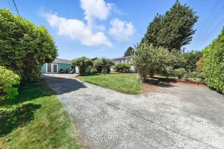 front yard with parking pad & extra long driveway...plus the covered Bay in the back! So many opportunities