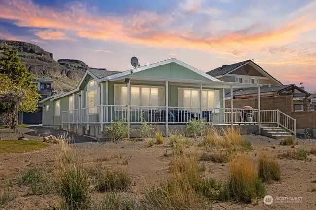 Beautiful home in Sunland Estates!